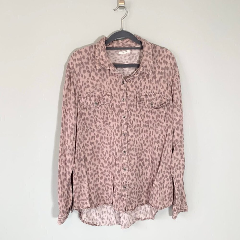 Maurices Women XL Mauve Leopard Print Button‎ Down High Low Viscose Shirt